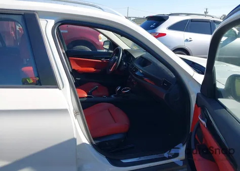 2014 BMW X1 xDrive28I из США, поврежденный, VIN WBAVL1C53EVY22650